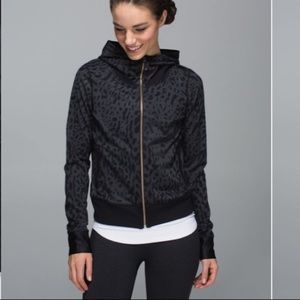 Lululemon Namaskar Hoodie animal swirl deep coal